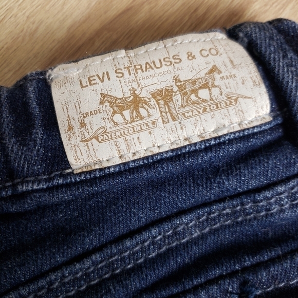 Girls Dark Wash Denim Levi's Jeans size 4 - Picture 9 of 10